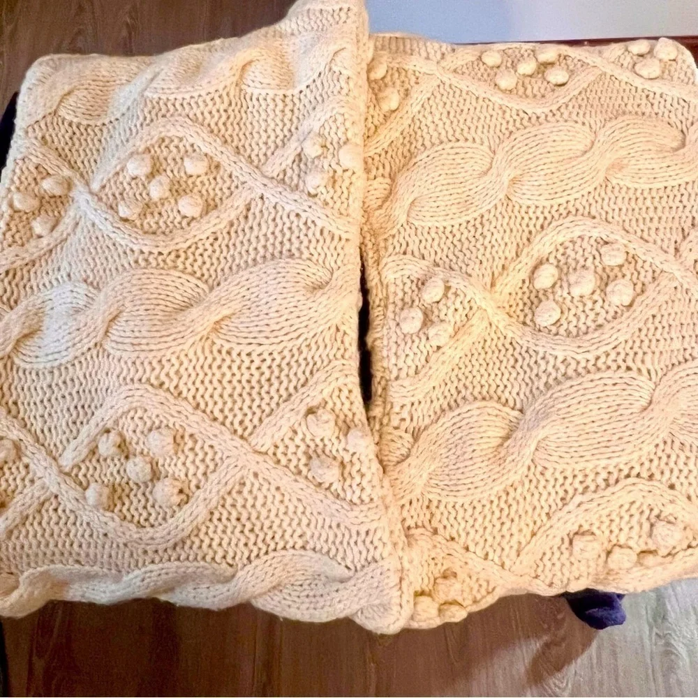 Pottery Barn Cream Sweater Pillow Shams Set, Zipper closure, soft. 2 Shams 16x26